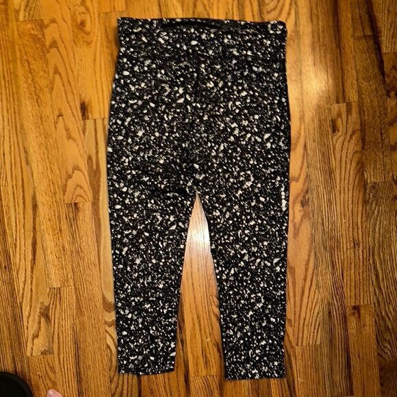 Nike Women’s Dri-Fit Dri Fit Black Patterned Speckled Leggings Small S - Picture 3 of 4